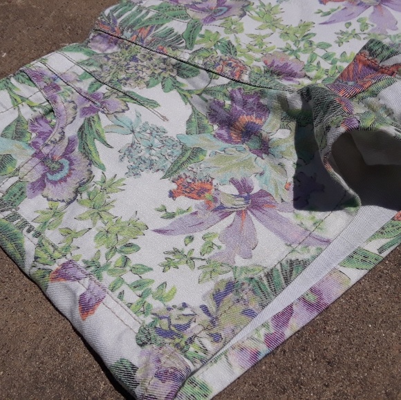 Printed Floral Jean Shorts - Picture 2 of 5